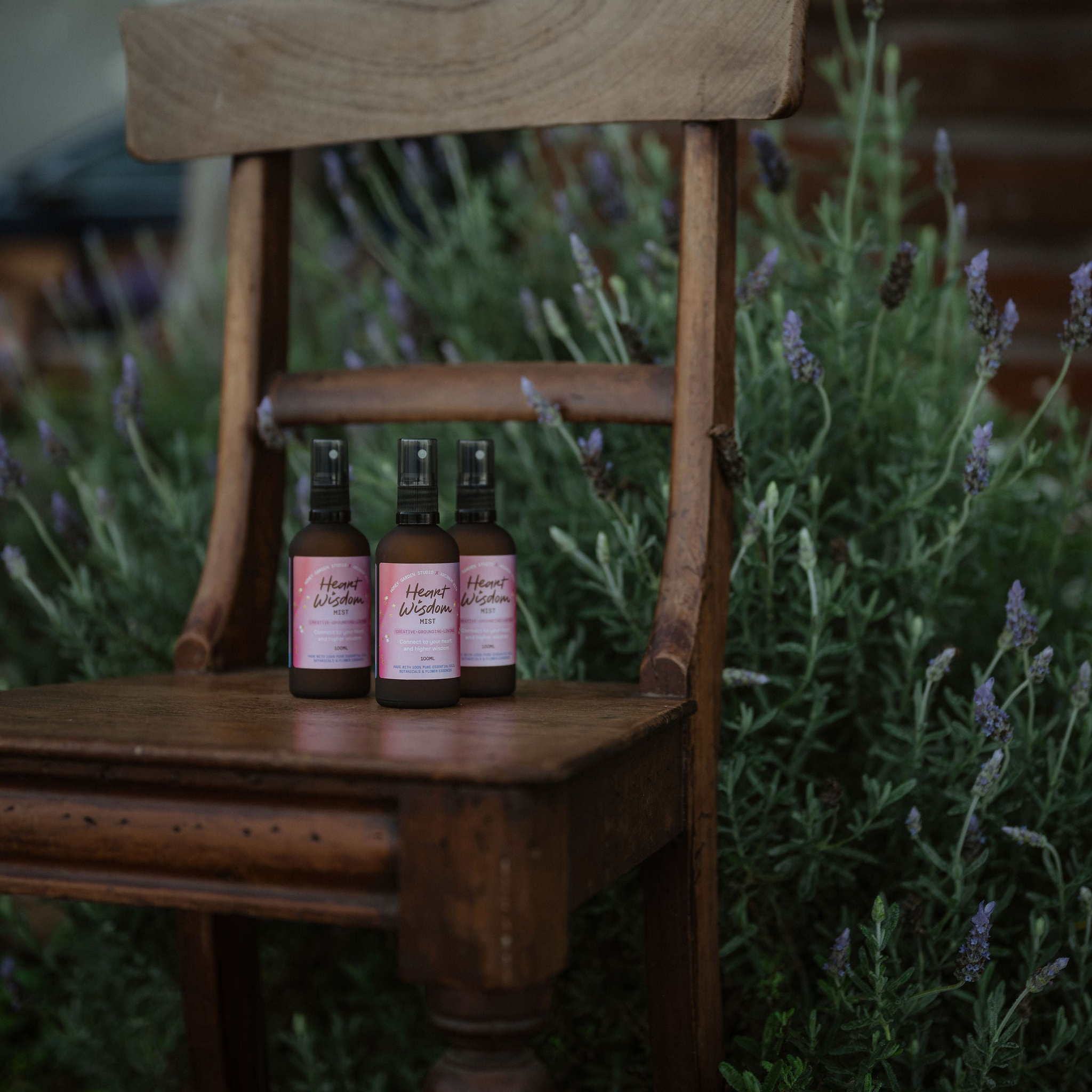 honey-garden-pink-roll-on-bottles-chair-01-dsc3815.png